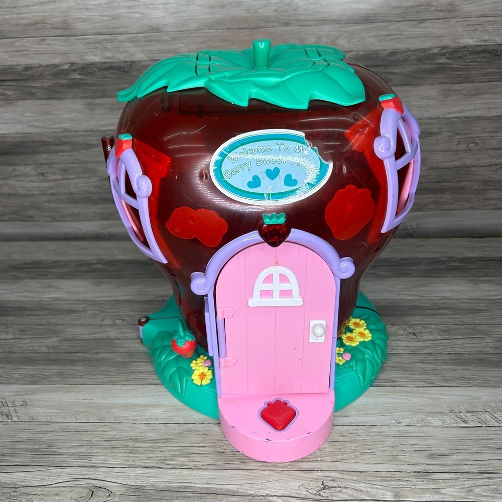 2003 Bandai Strawberry Shortcake Berry Sweet House